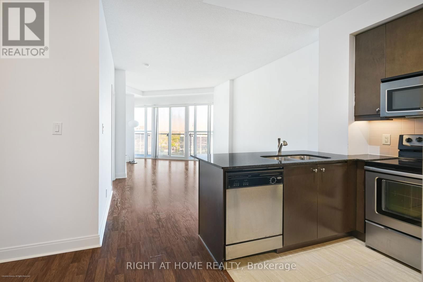 2401 - 50 ABSOLUTE AVENUE Image 4