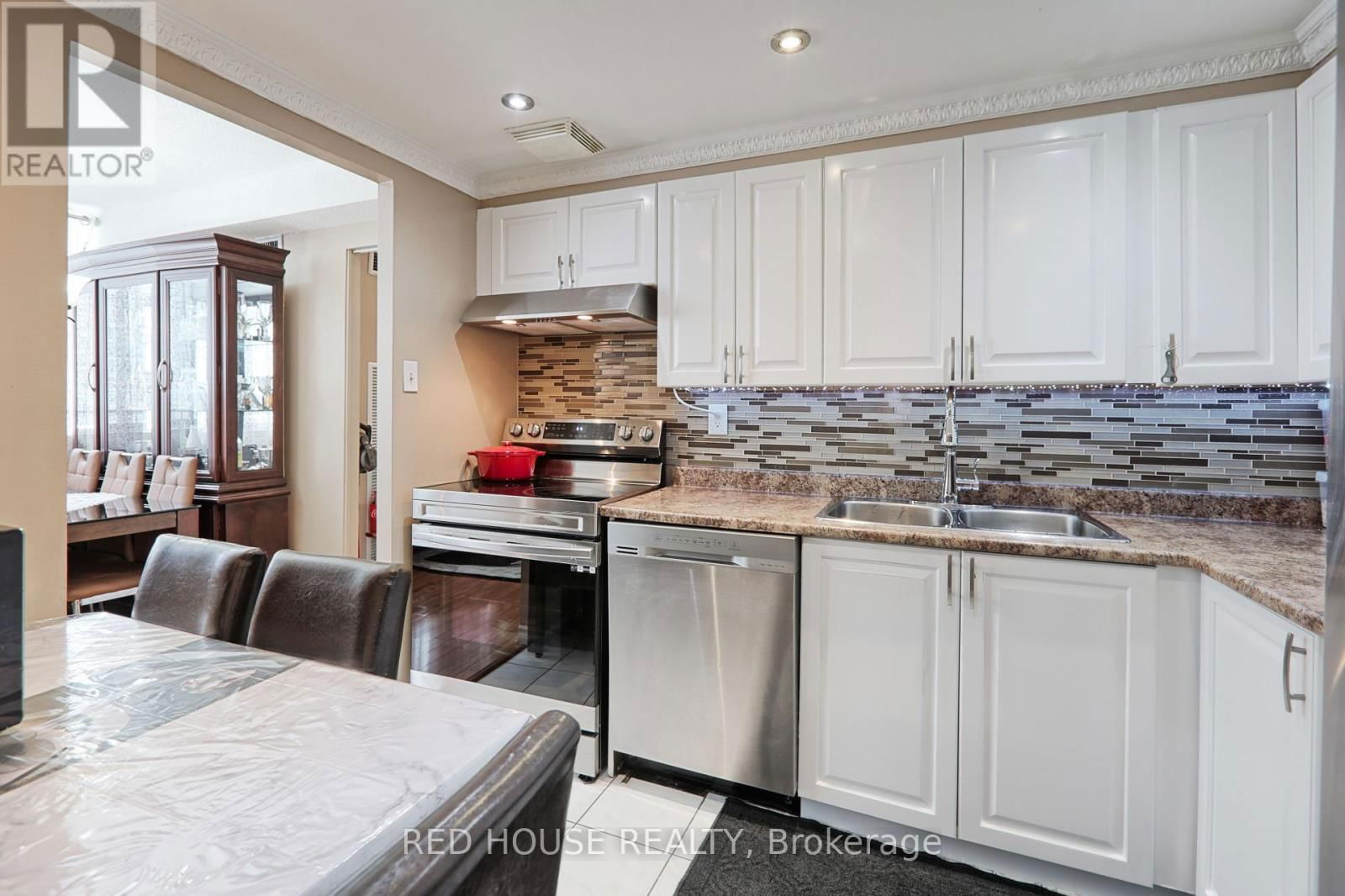 705 - 3590 KANEFF CRESCENT Image 17