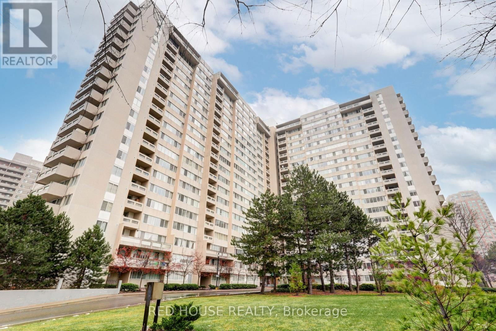 705 - 3590 KANEFF CRESCENT Image 2
