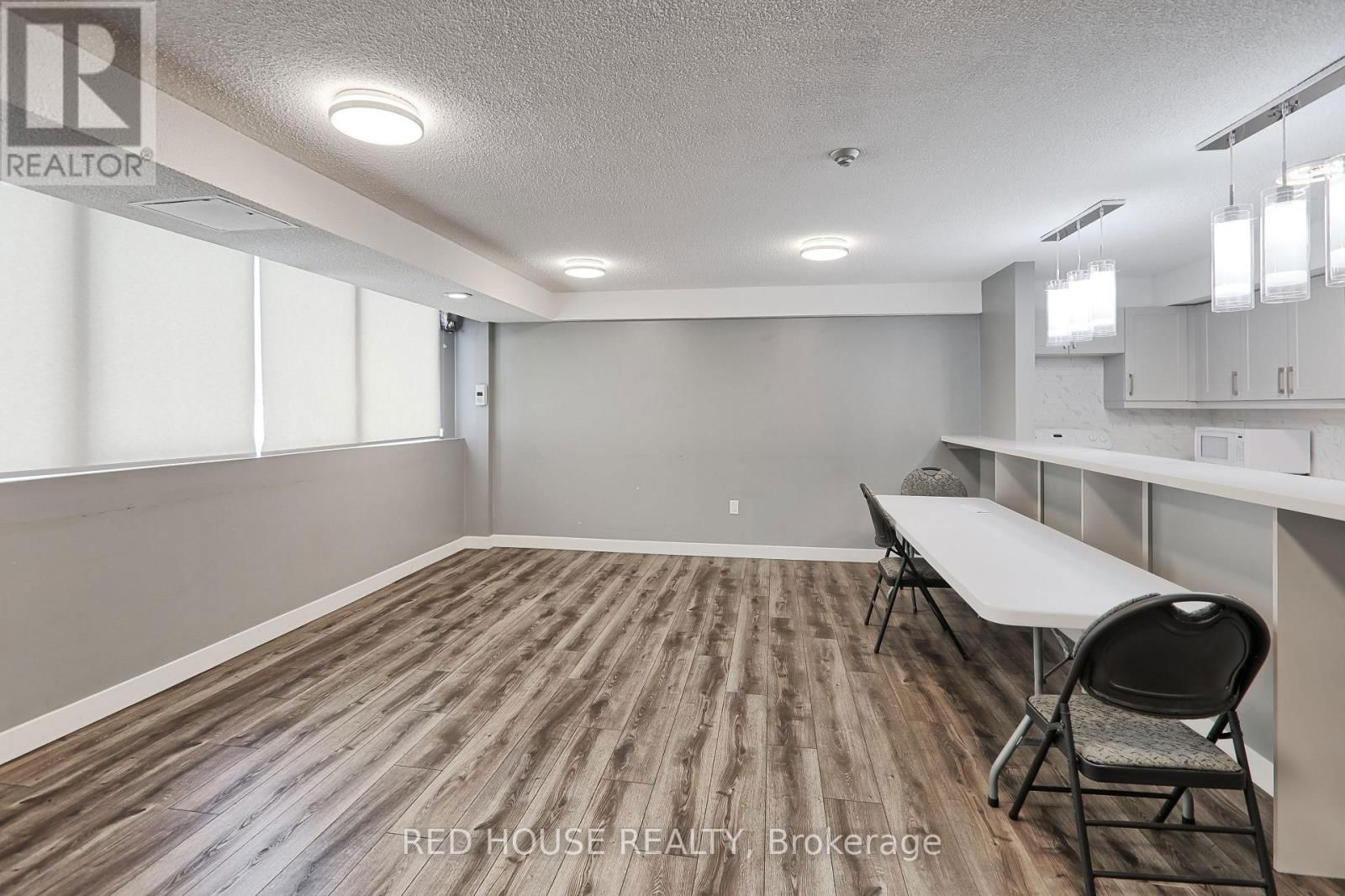 705 - 3590 KANEFF CRESCENT Image 36