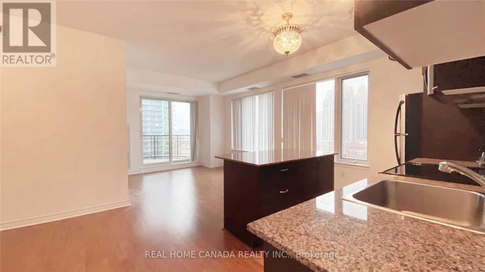 1305 - 385 PRINCE OF WALES DRIVE Image 4
