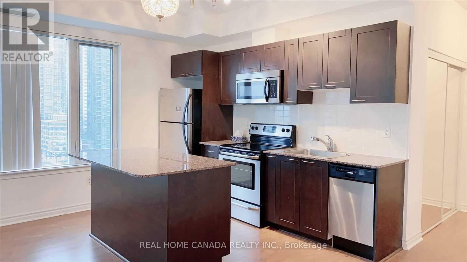 1305 - 385 PRINCE OF WALES DRIVE Image 6