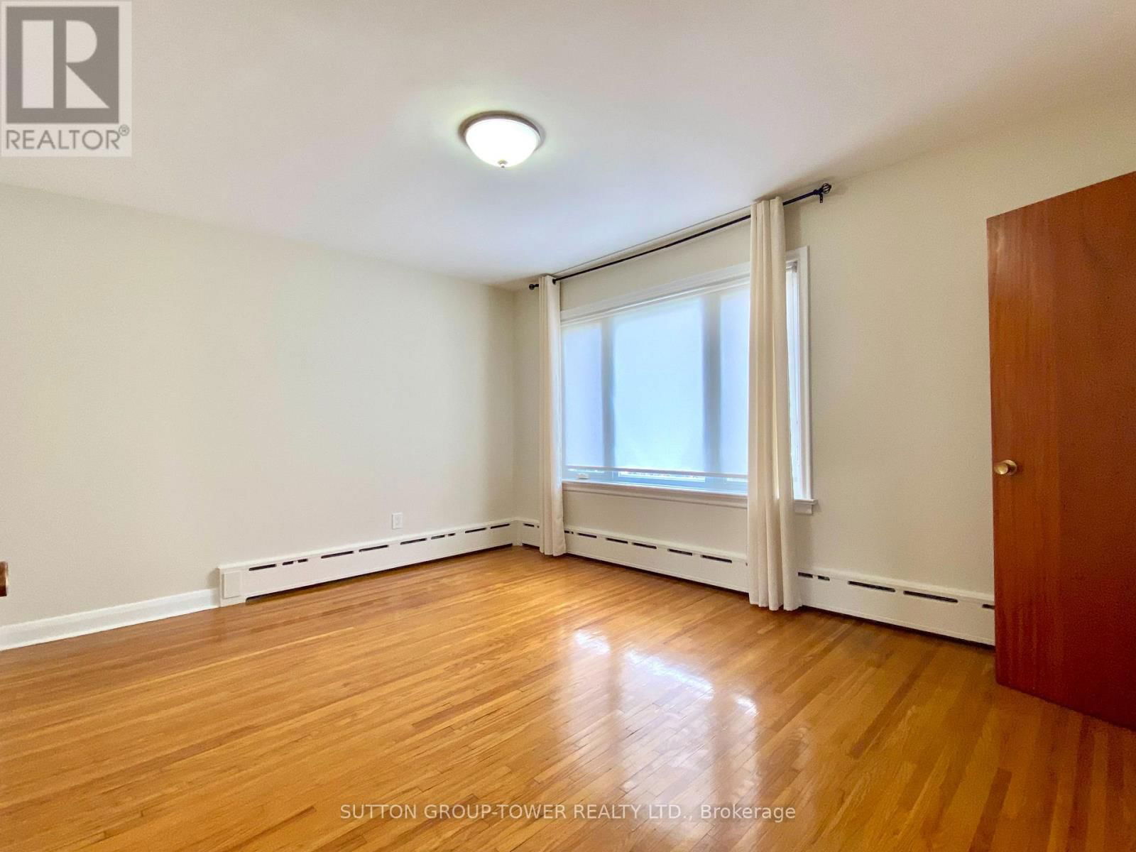 53 VENN CRESCENT Image 6