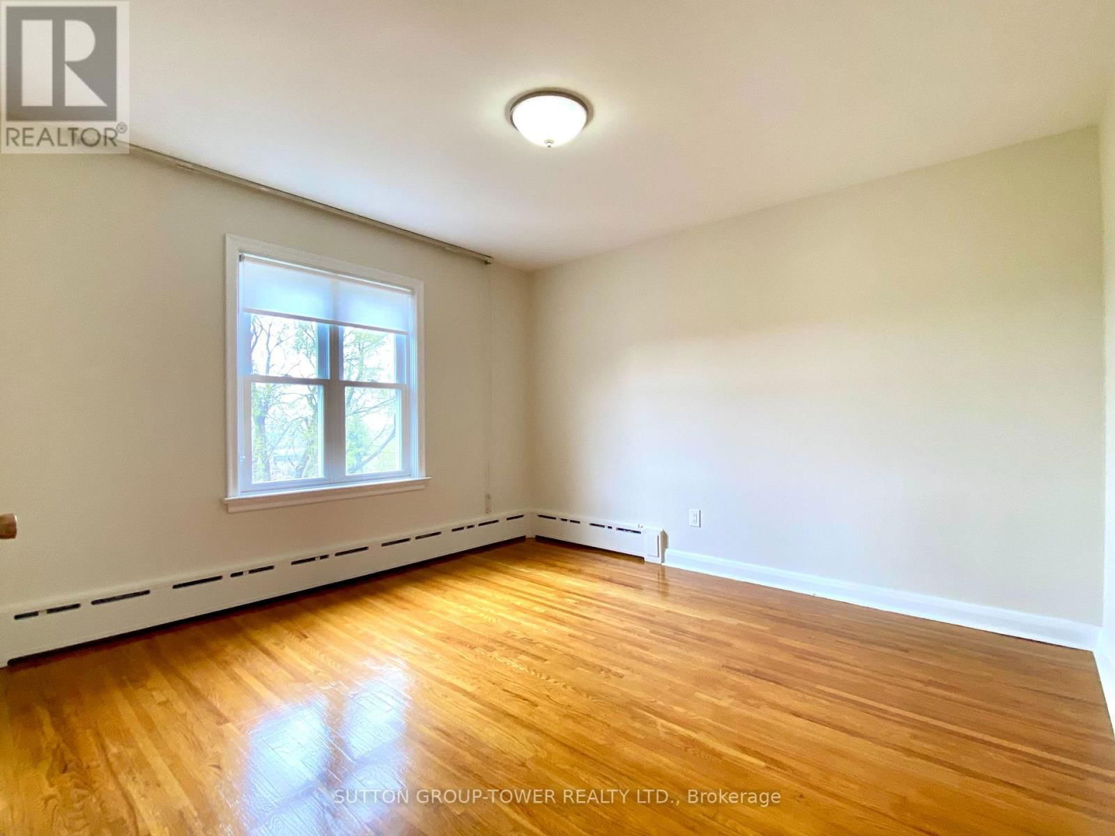 53 VENN CRESCENT Image 7