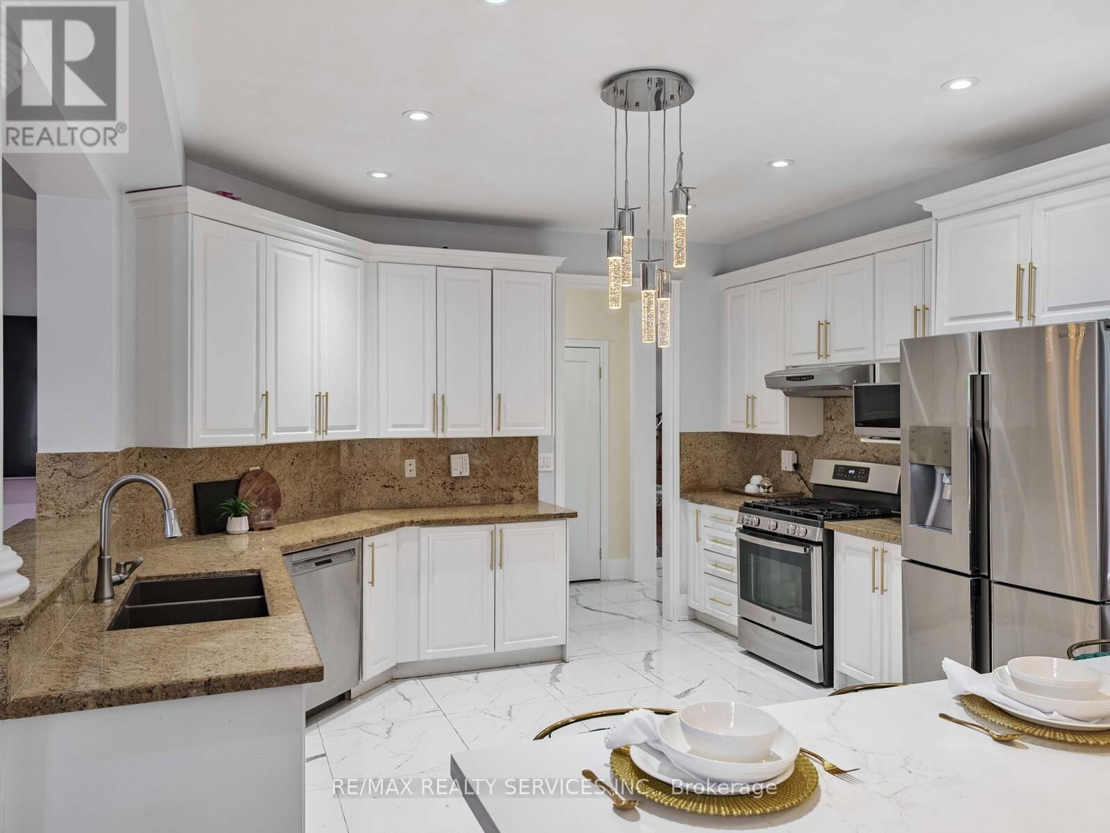 242 MILKWEED WAY Image 16