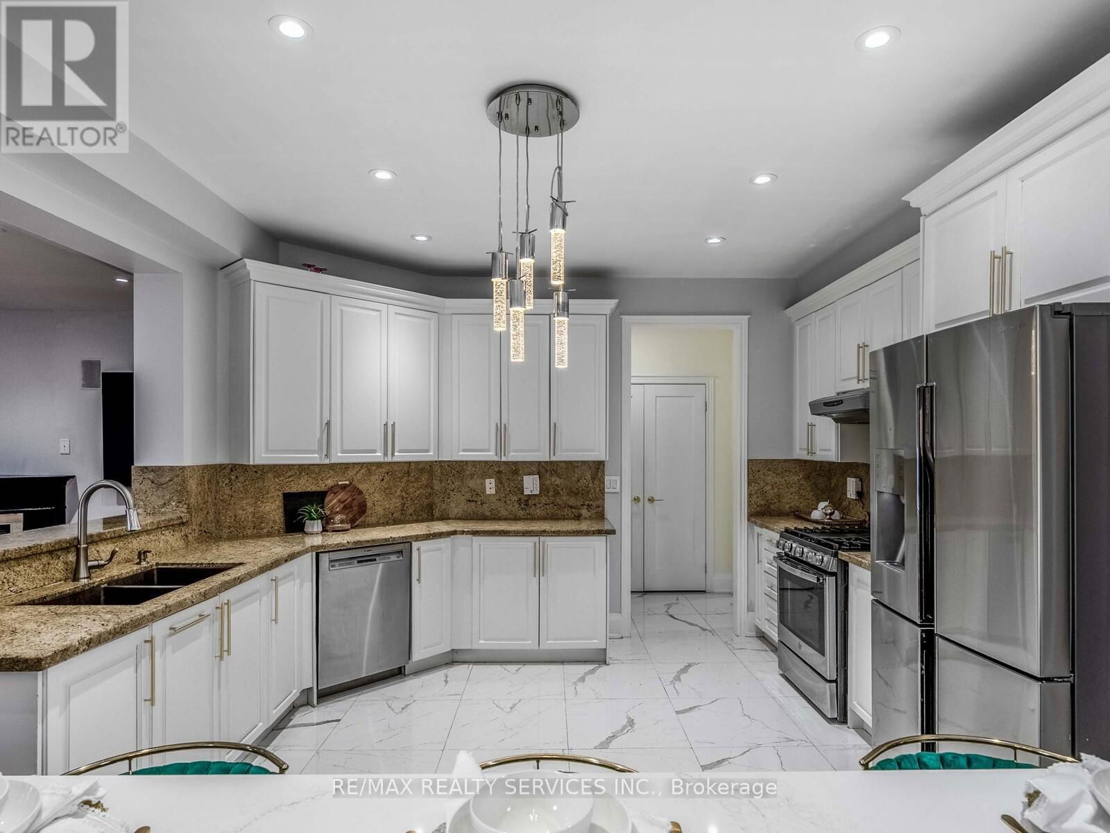 242 MILKWEED WAY Image 18