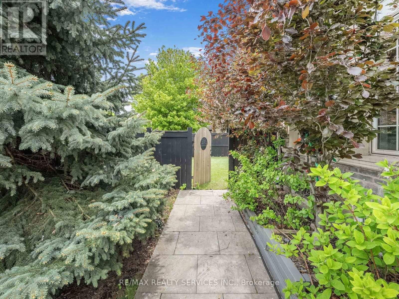 242 MILKWEED WAY Image 39