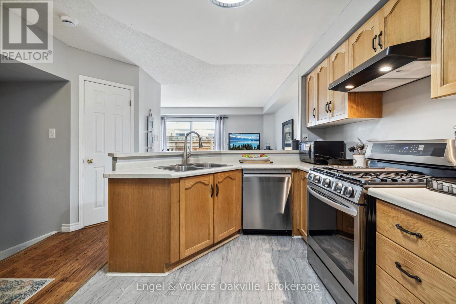 15 - 2015 CLEAVER AVENUE Image 6