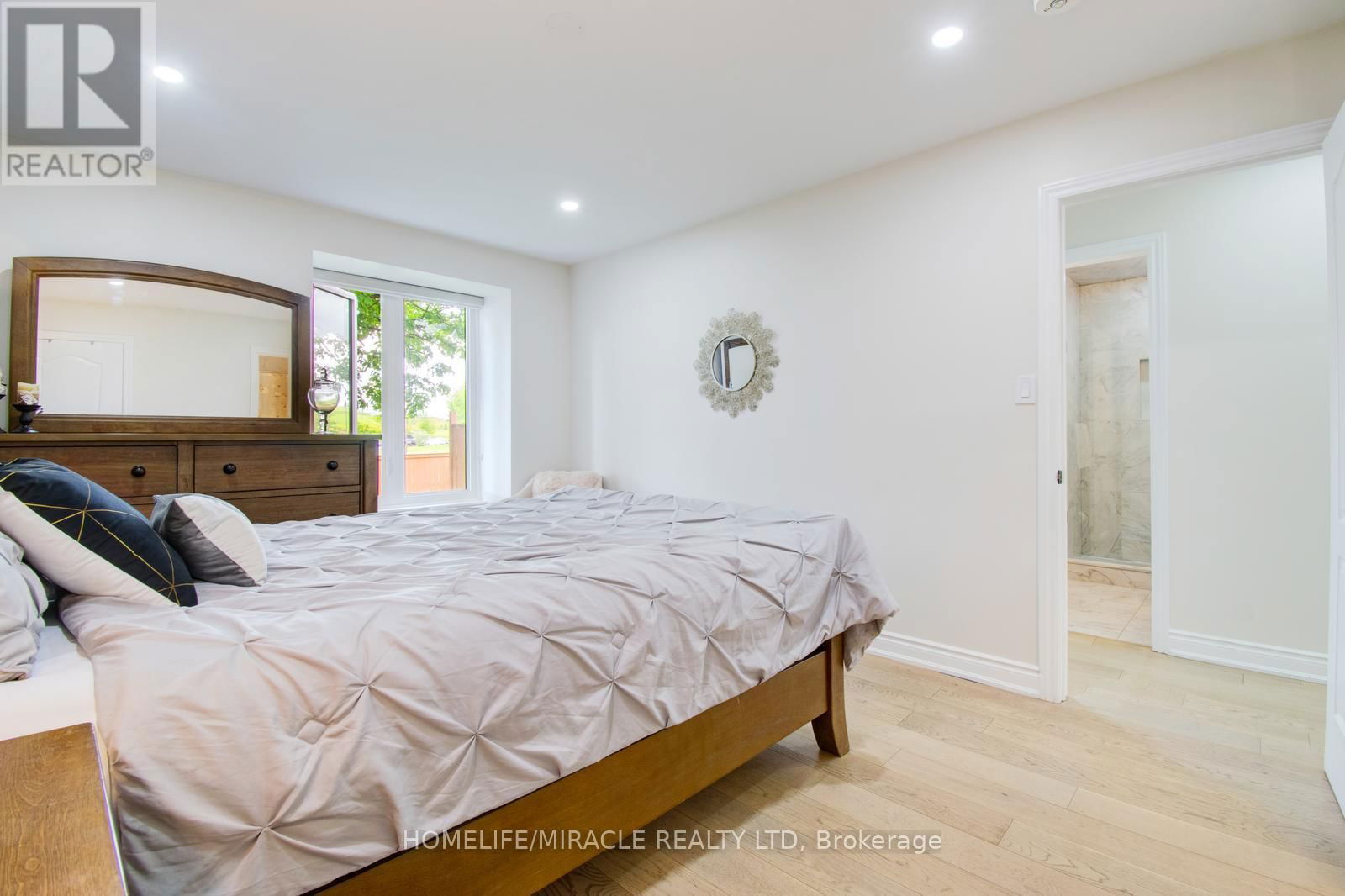 37 GLENORA CRESCENT Image 13