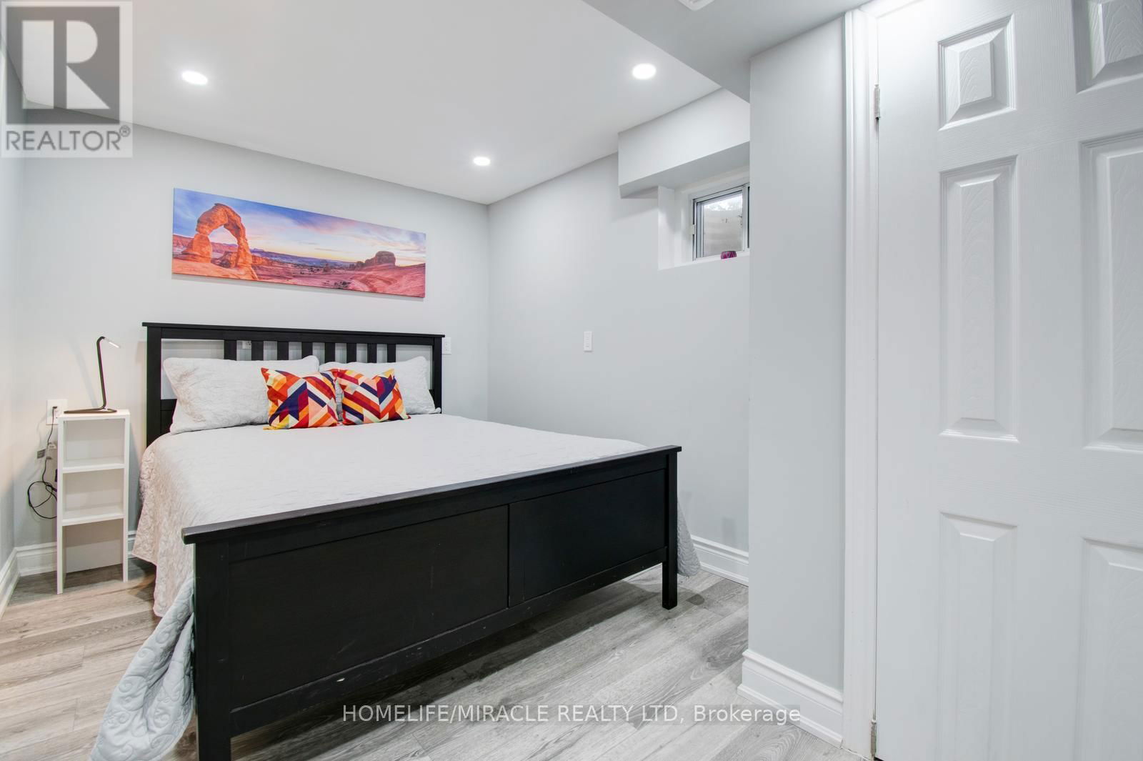 37 GLENORA CRESCENT Image 23