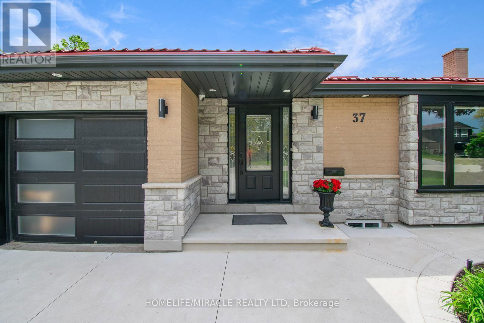 37 GLENORA CRESCENT Image 3