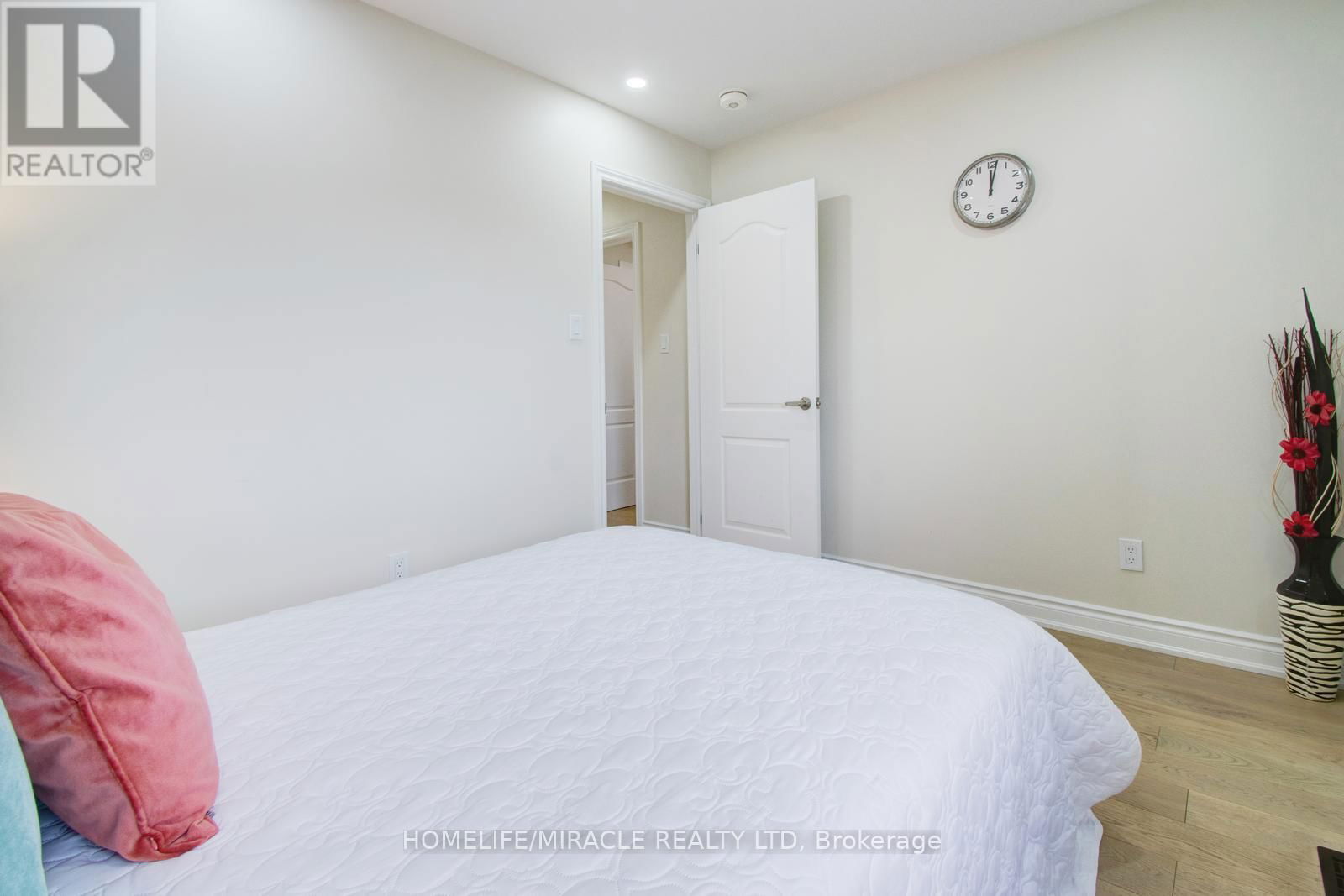 37 GLENORA CRESCENT Image 39