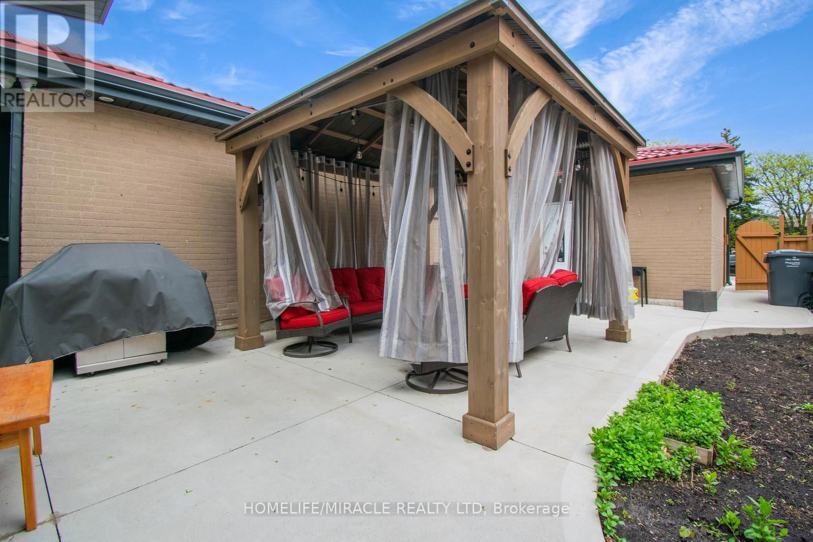 37 GLENORA CRESCENT Image 43