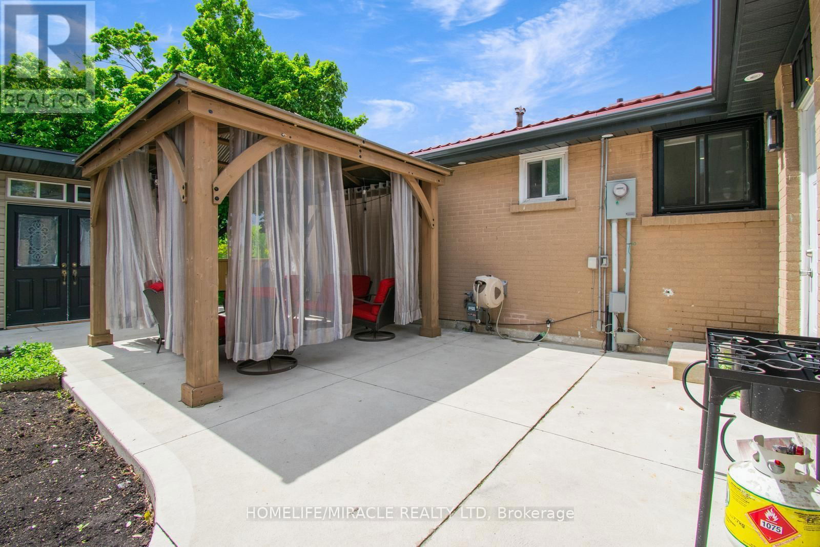 37 GLENORA CRESCENT Image 44