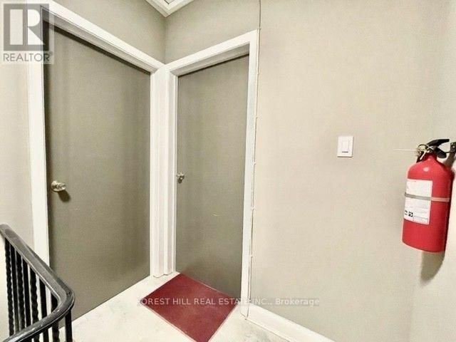 4 - 42 EMERALD CRESCENT Image 2