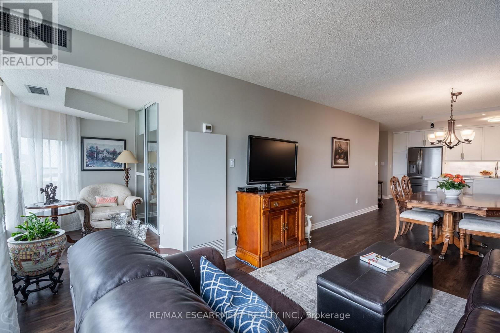 1203 - 1276 MAPLE CROSSING BOULEVARD Image 20