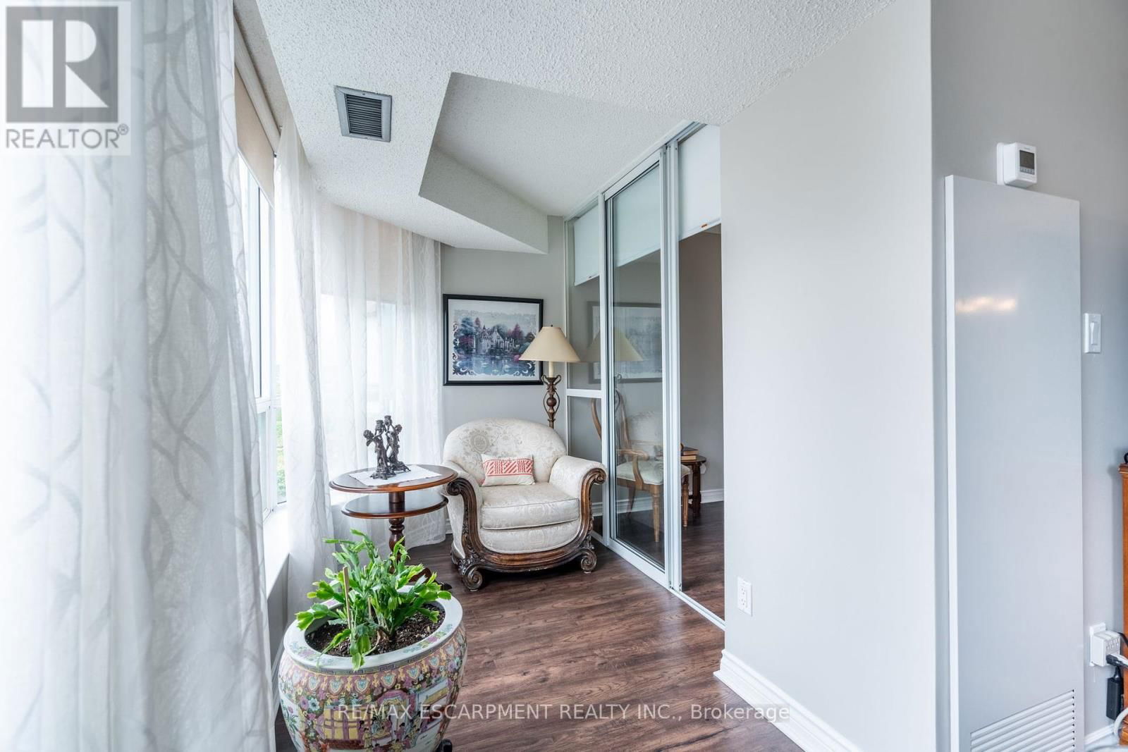 1203 - 1276 MAPLE CROSSING BOULEVARD Image 21