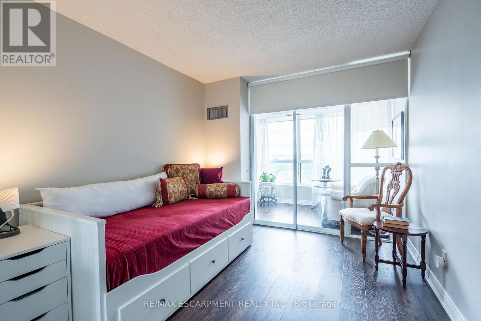 1203 - 1276 MAPLE CROSSING BOULEVARD Image 23