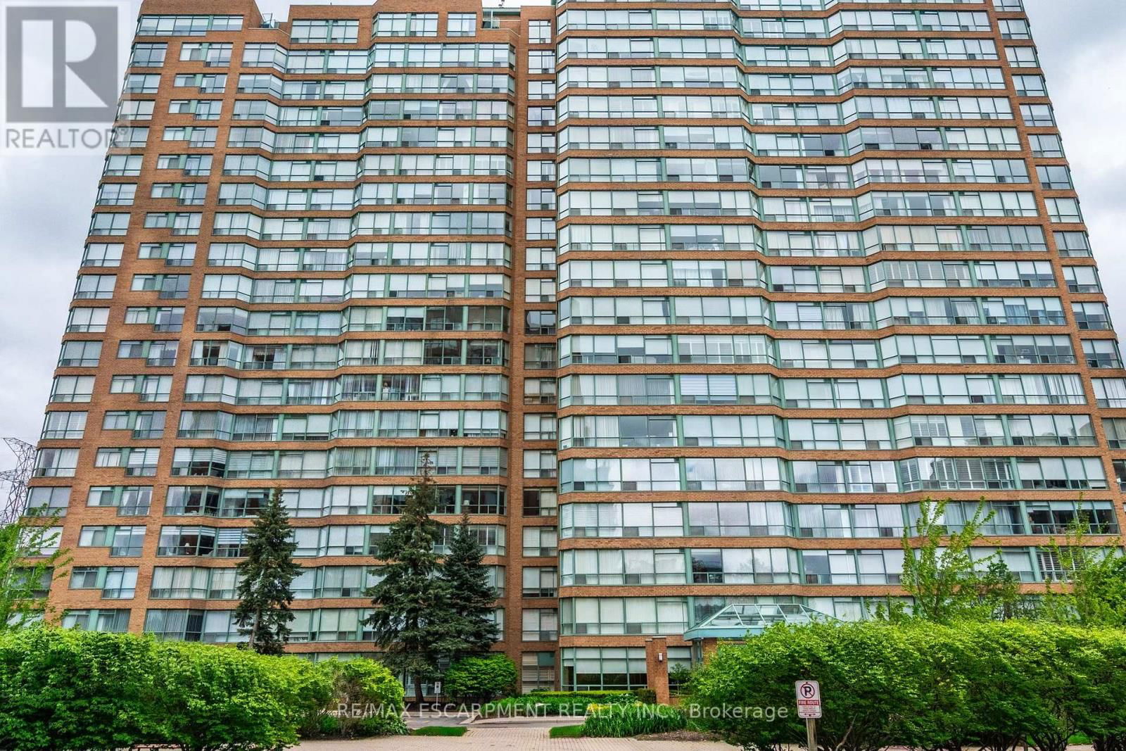1203 - 1276 MAPLE CROSSING BOULEVARD Image 3