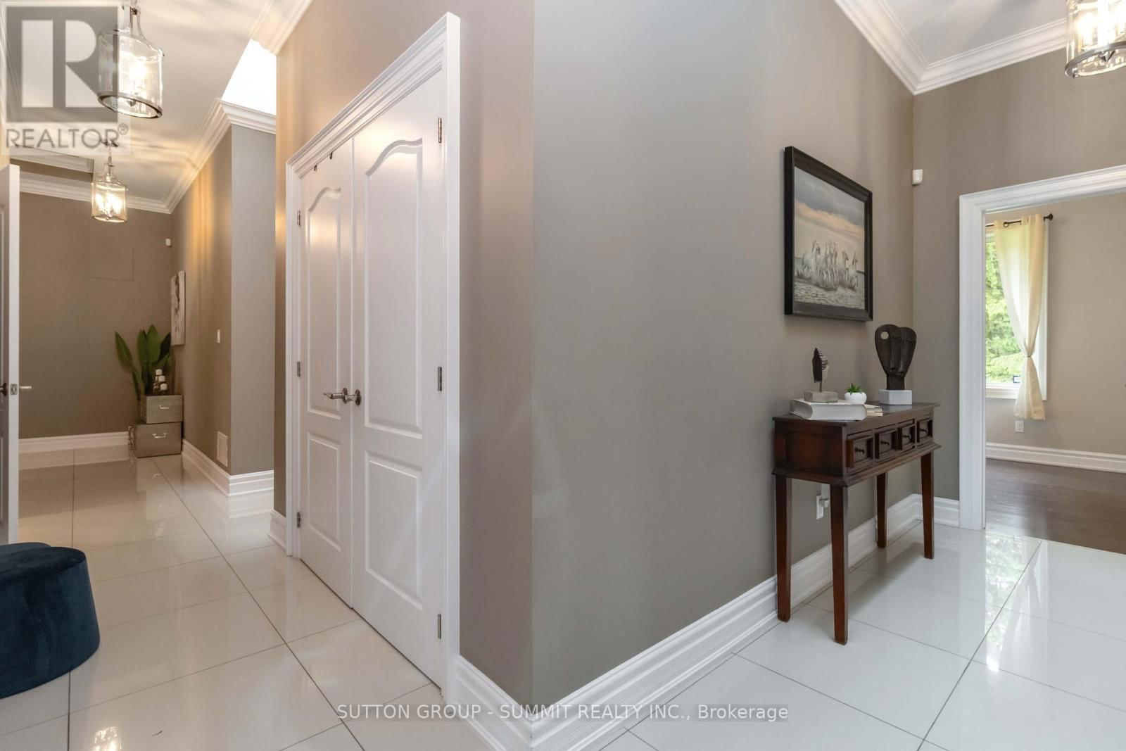 7 TRISTAN COURT Image 25