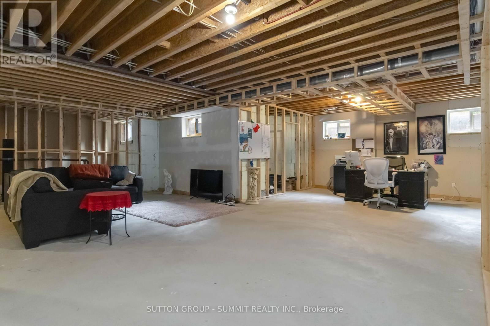 7 TRISTAN COURT Image 35
