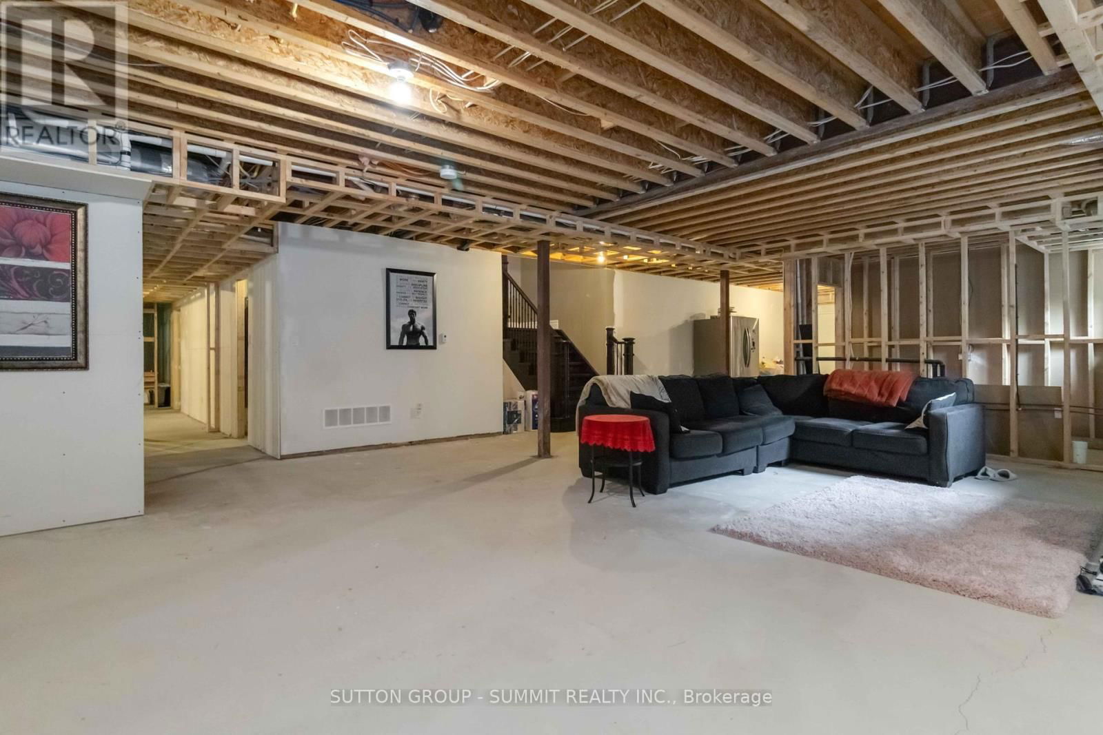 7 TRISTAN COURT Image 36