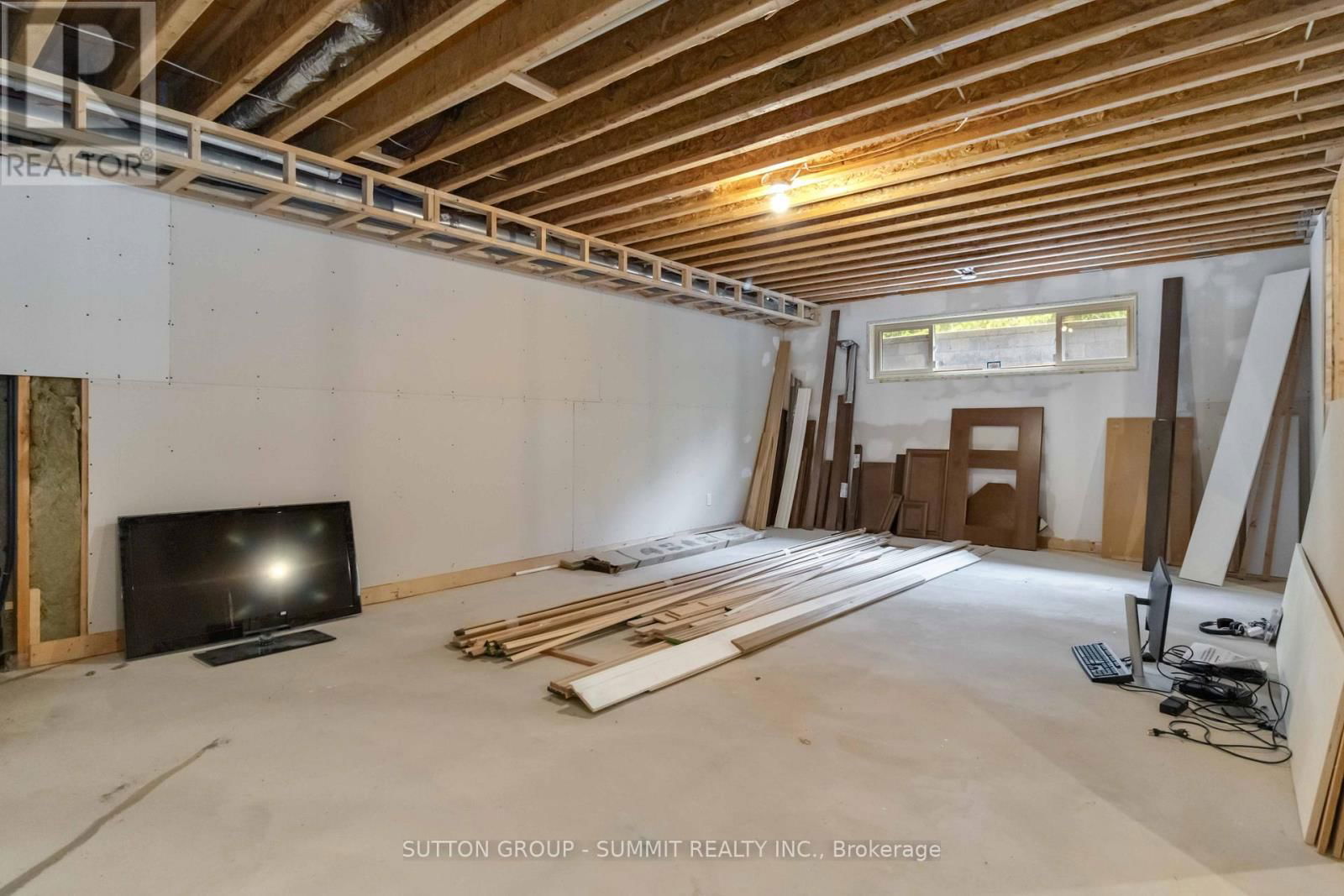 7 TRISTAN COURT Image 41