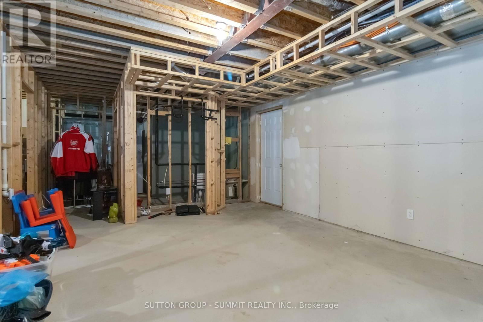 7 TRISTAN COURT Image 42