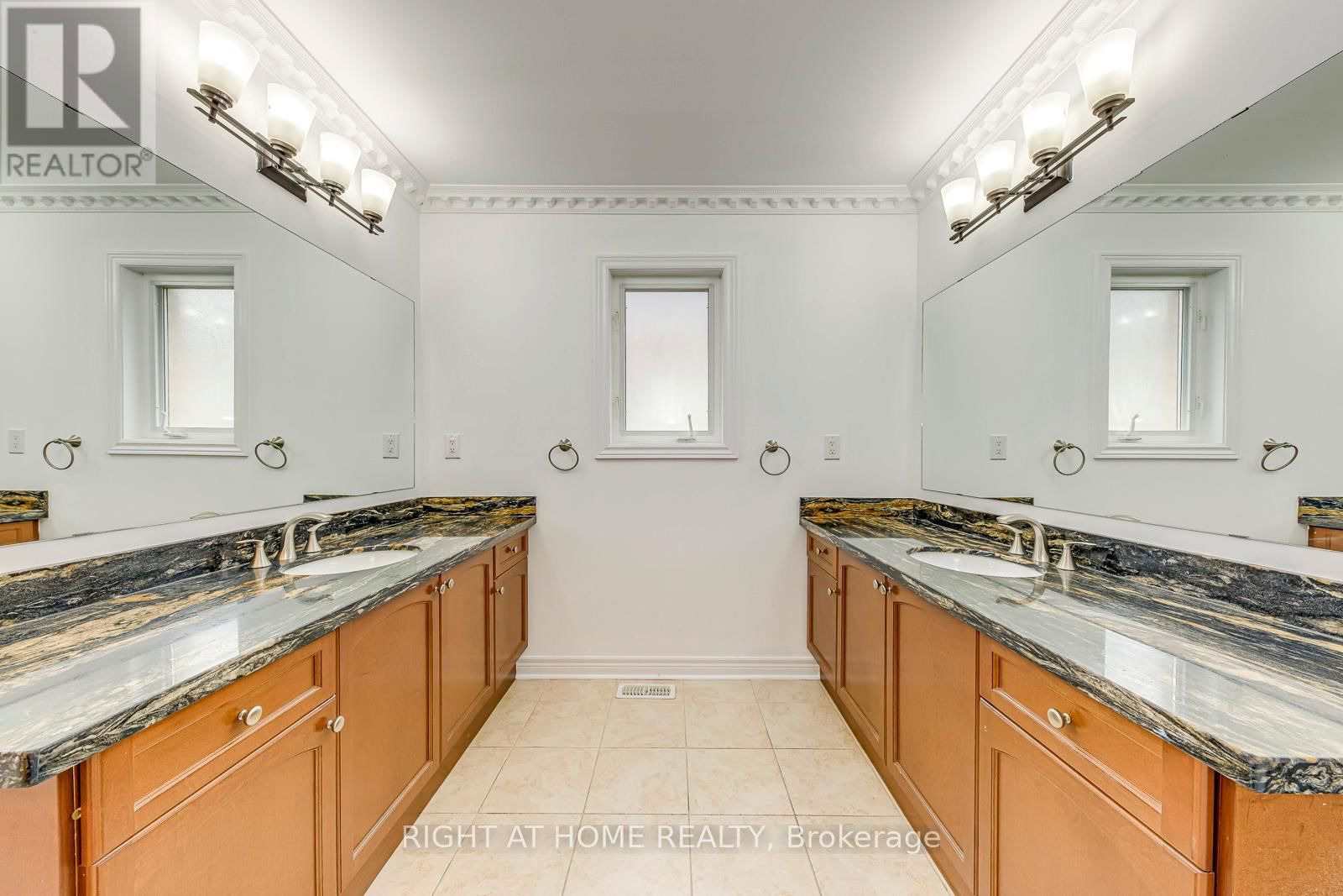 3417 ESCADA DRIVE Image 36