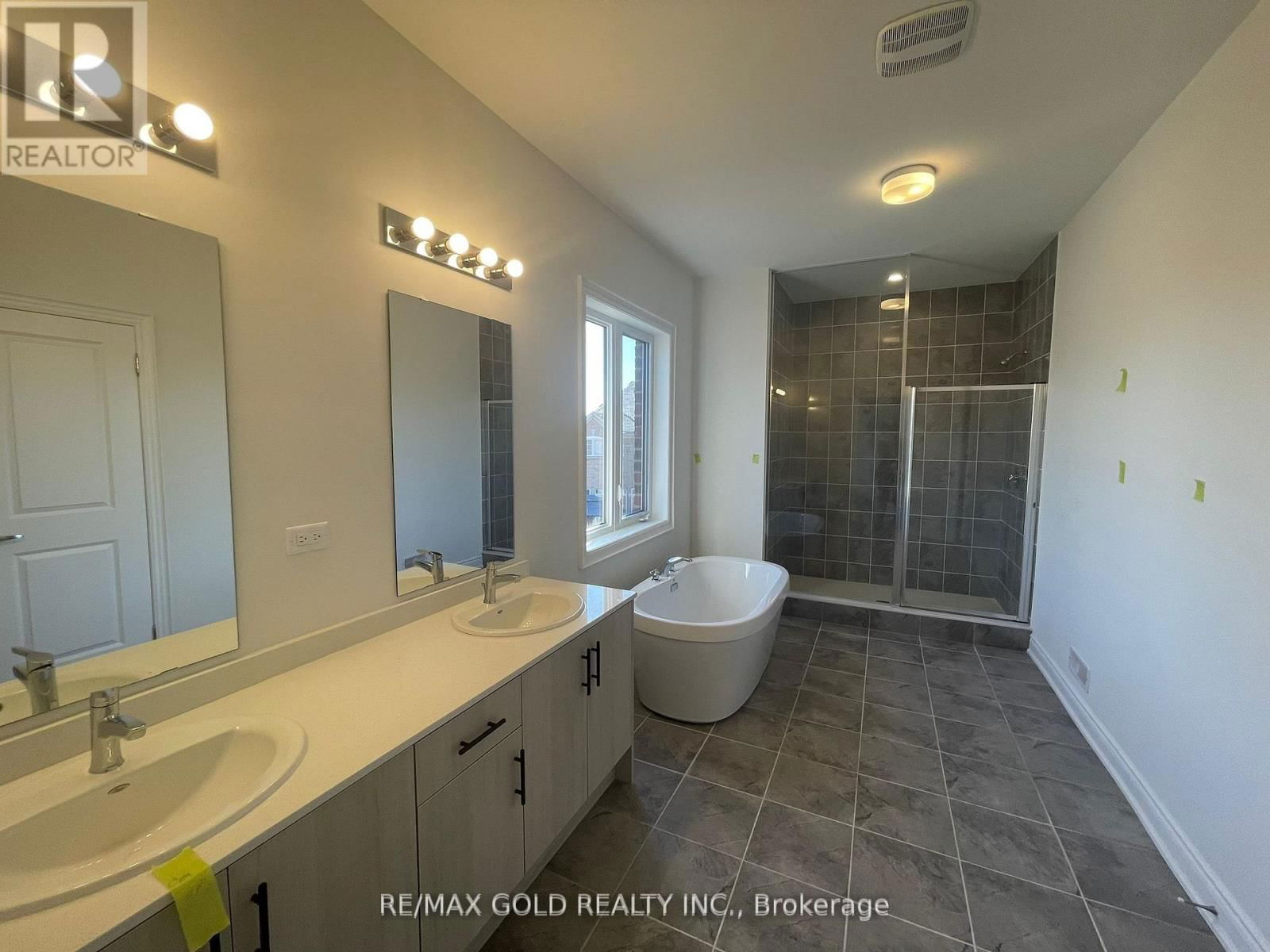 31 DOLOMITE DRIVE Image 14