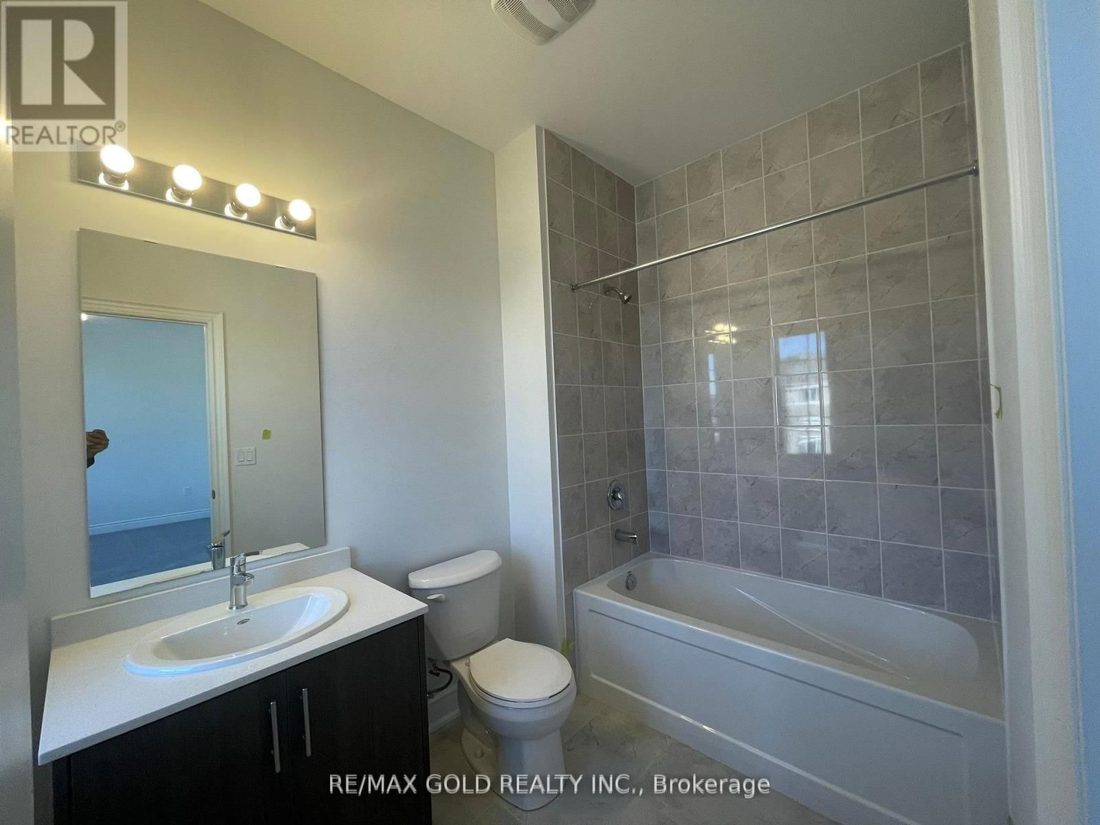 31 DOLOMITE DRIVE Image 17