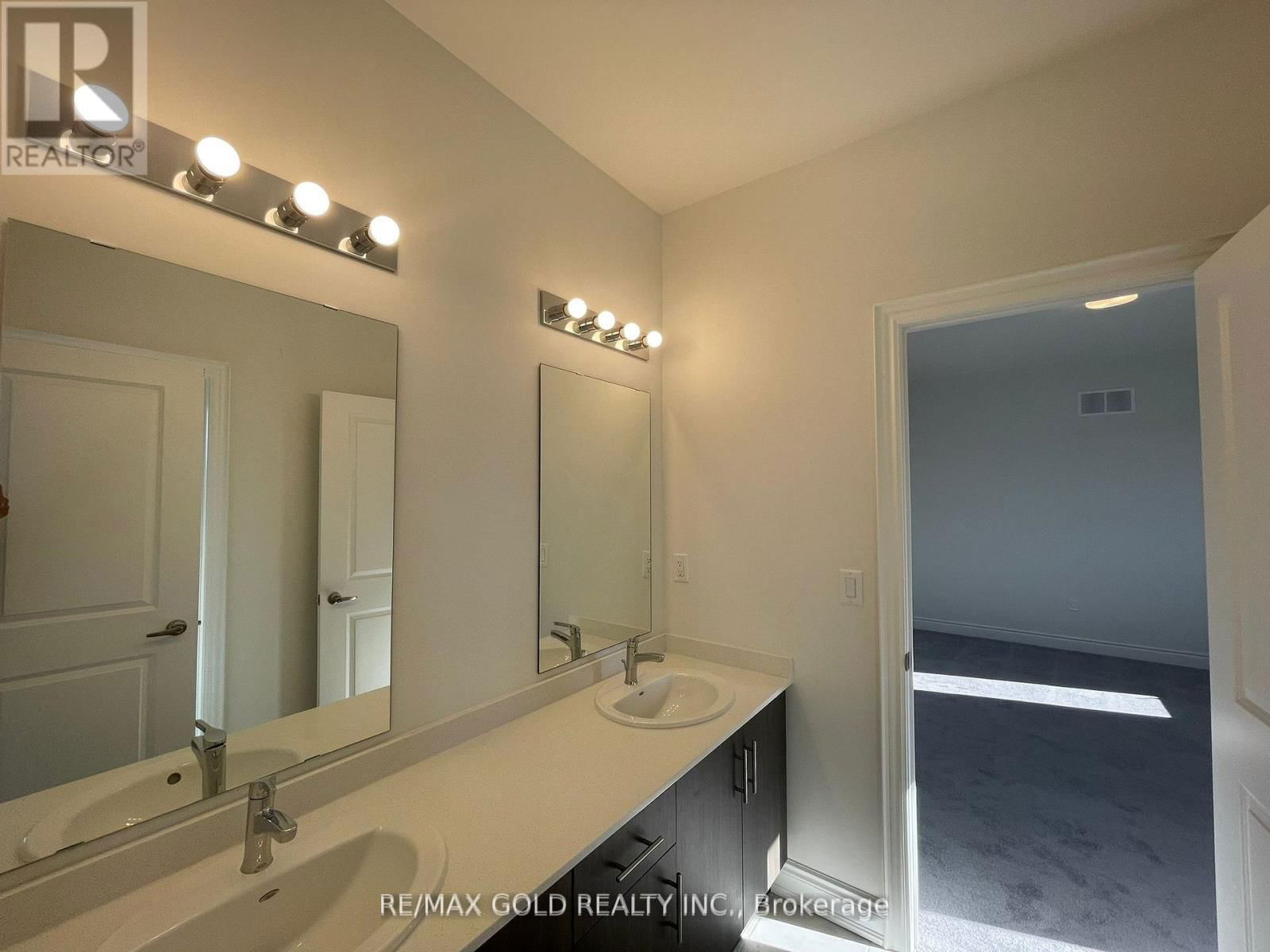 31 DOLOMITE DRIVE Image 24