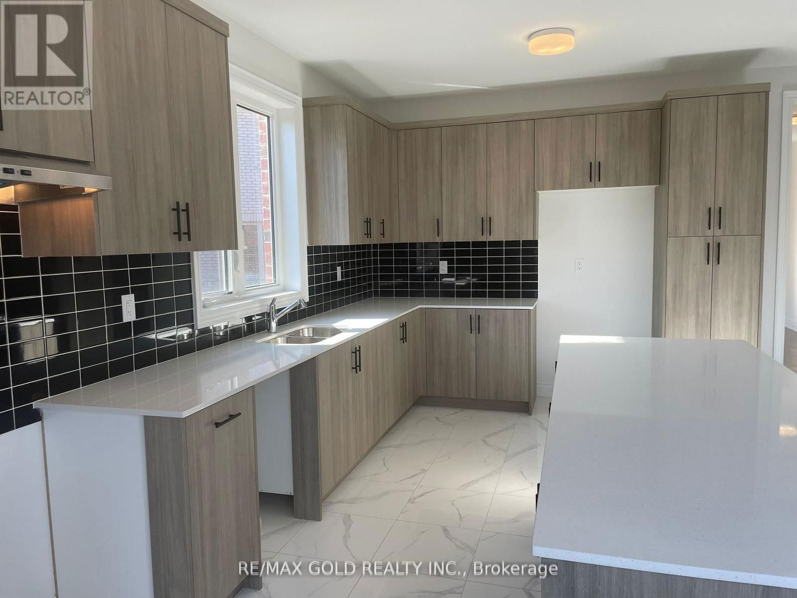 31 DOLOMITE DRIVE Image 42