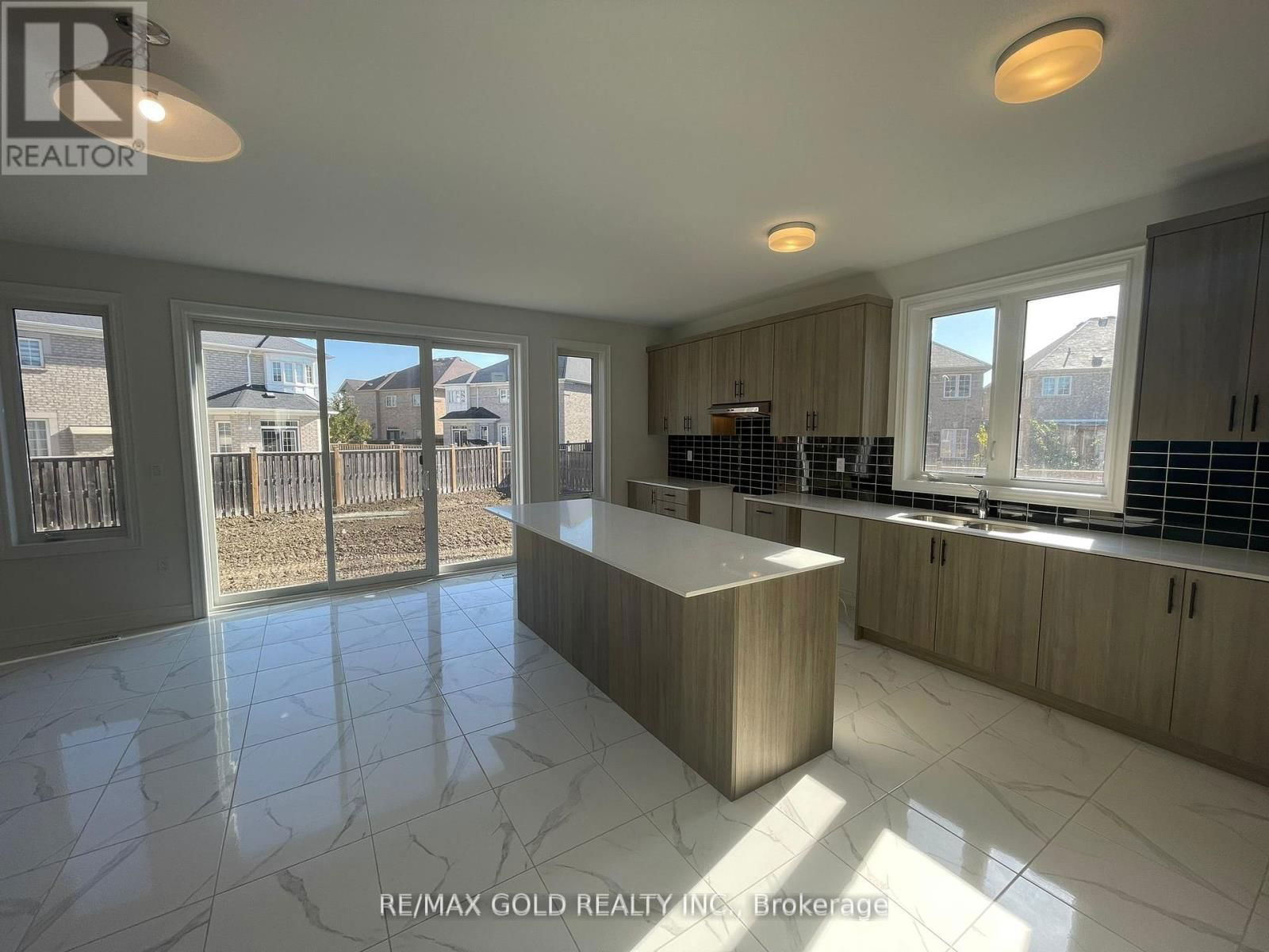 31 DOLOMITE DRIVE Image 44