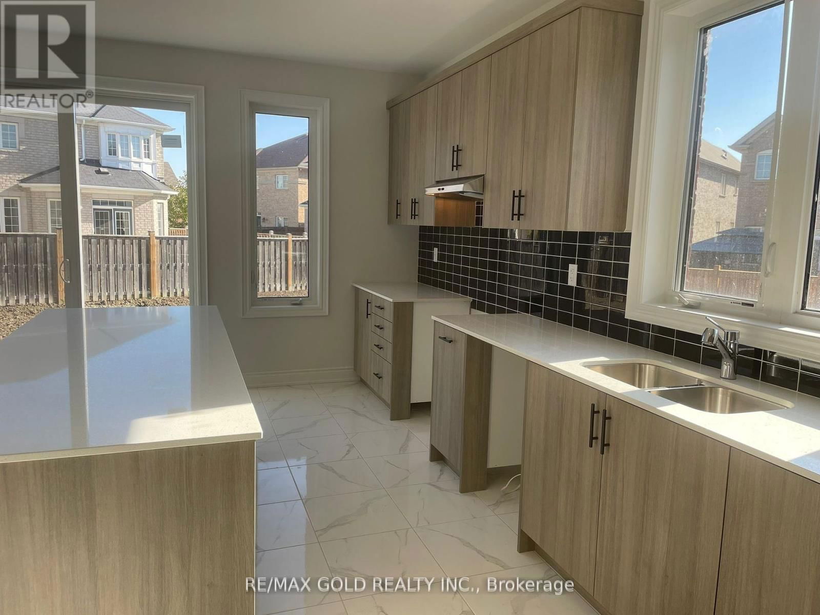 31 DOLOMITE DRIVE Image 45