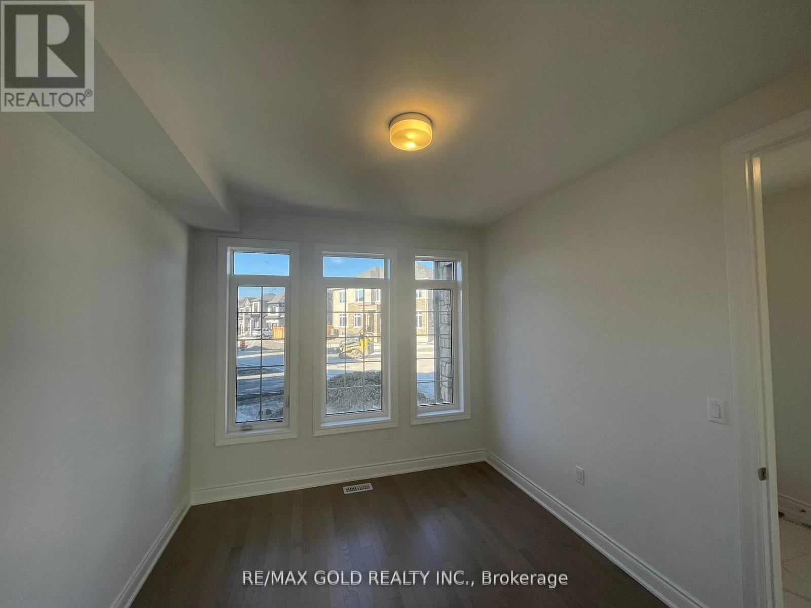31 DOLOMITE DRIVE Image 8