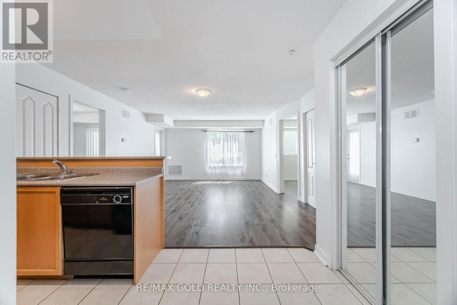 1217 - 8 DAYSPRING CIRCLE Image 11