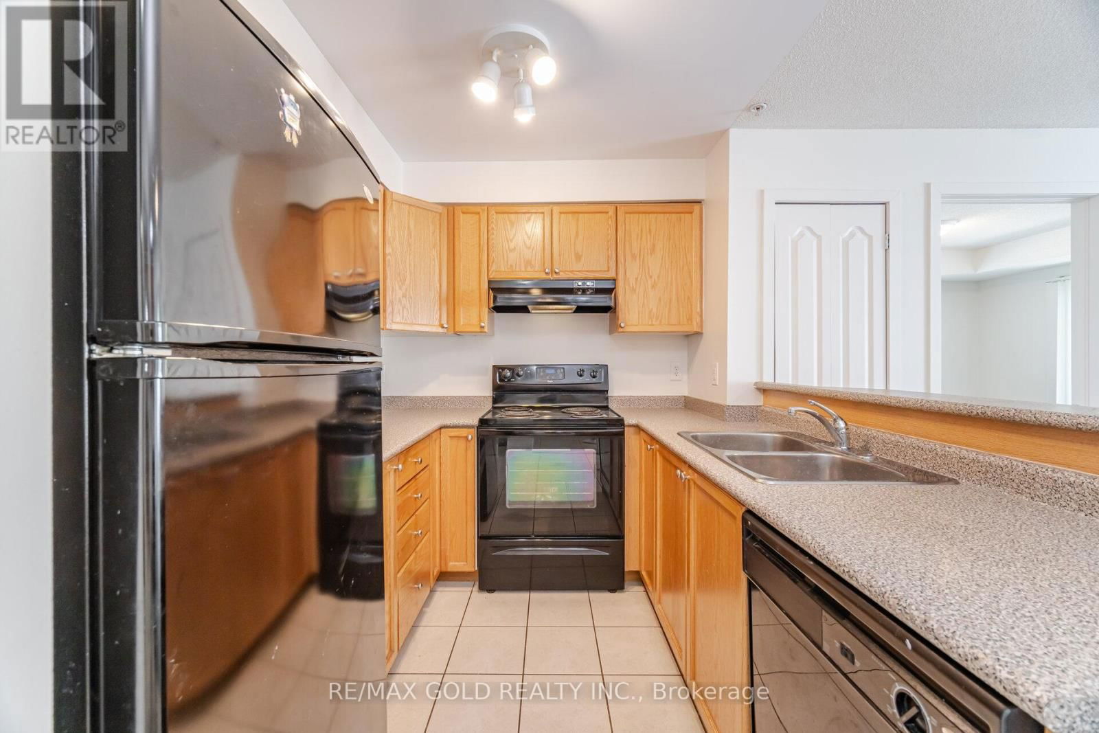 1217 - 8 DAYSPRING CIRCLE Image 14