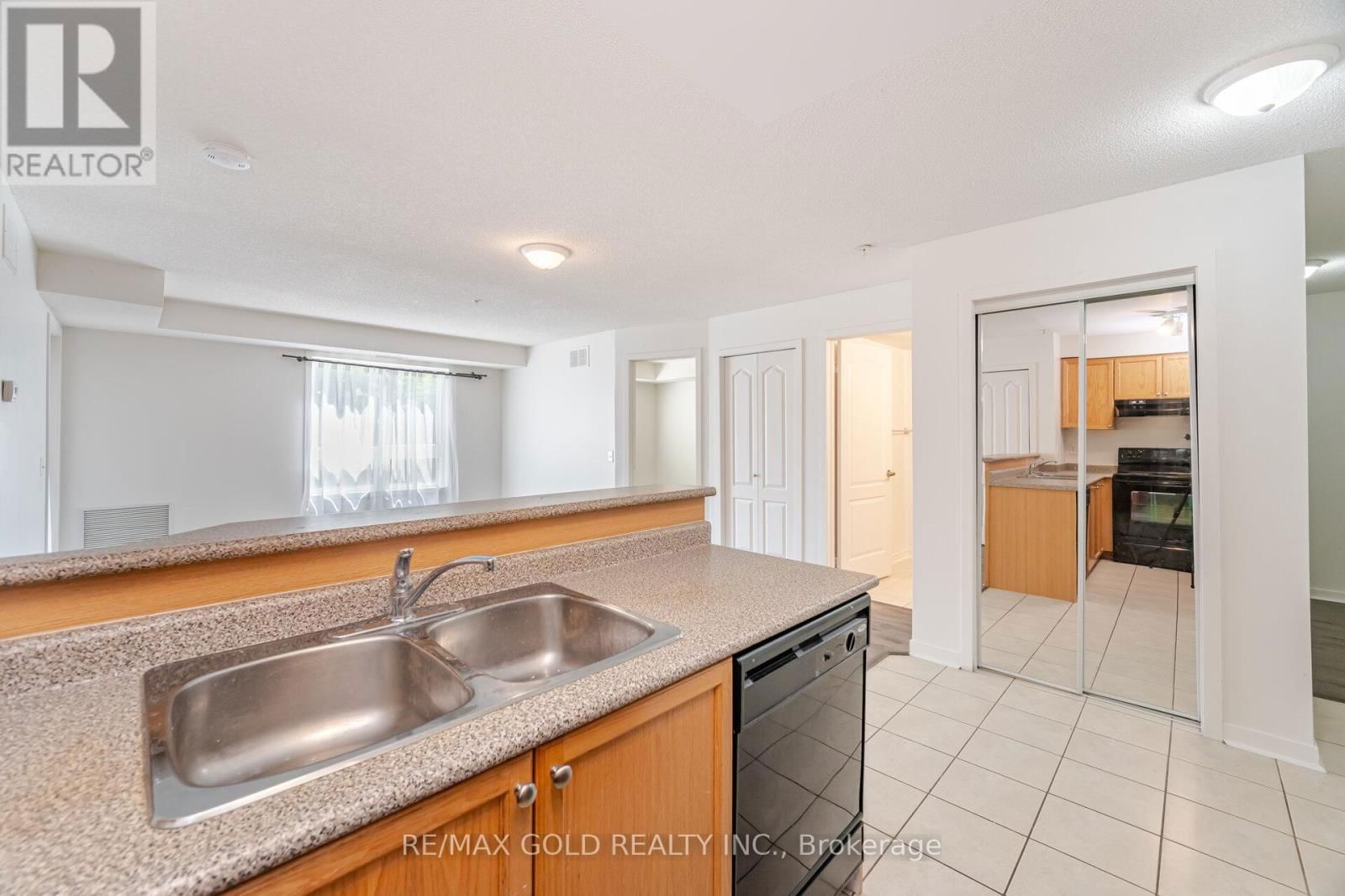 1217 - 8 DAYSPRING CIRCLE Image 15