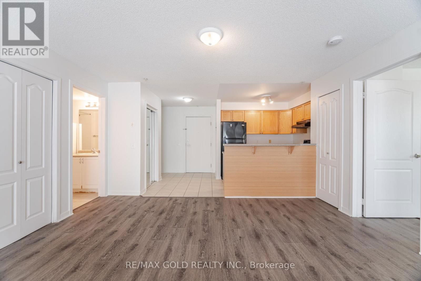 1217 - 8 DAYSPRING CIRCLE Image 17
