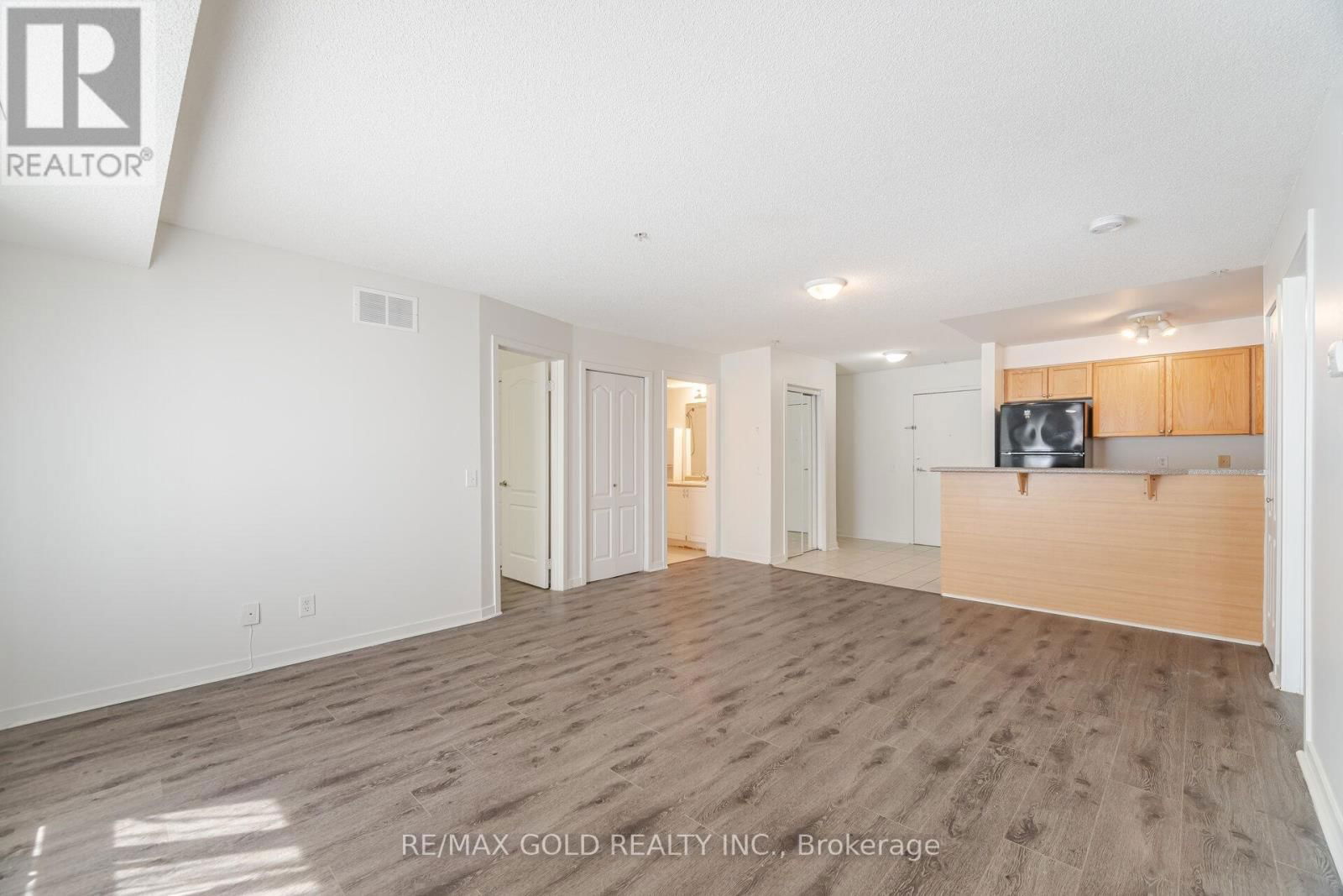 1217 - 8 DAYSPRING CIRCLE Image 20