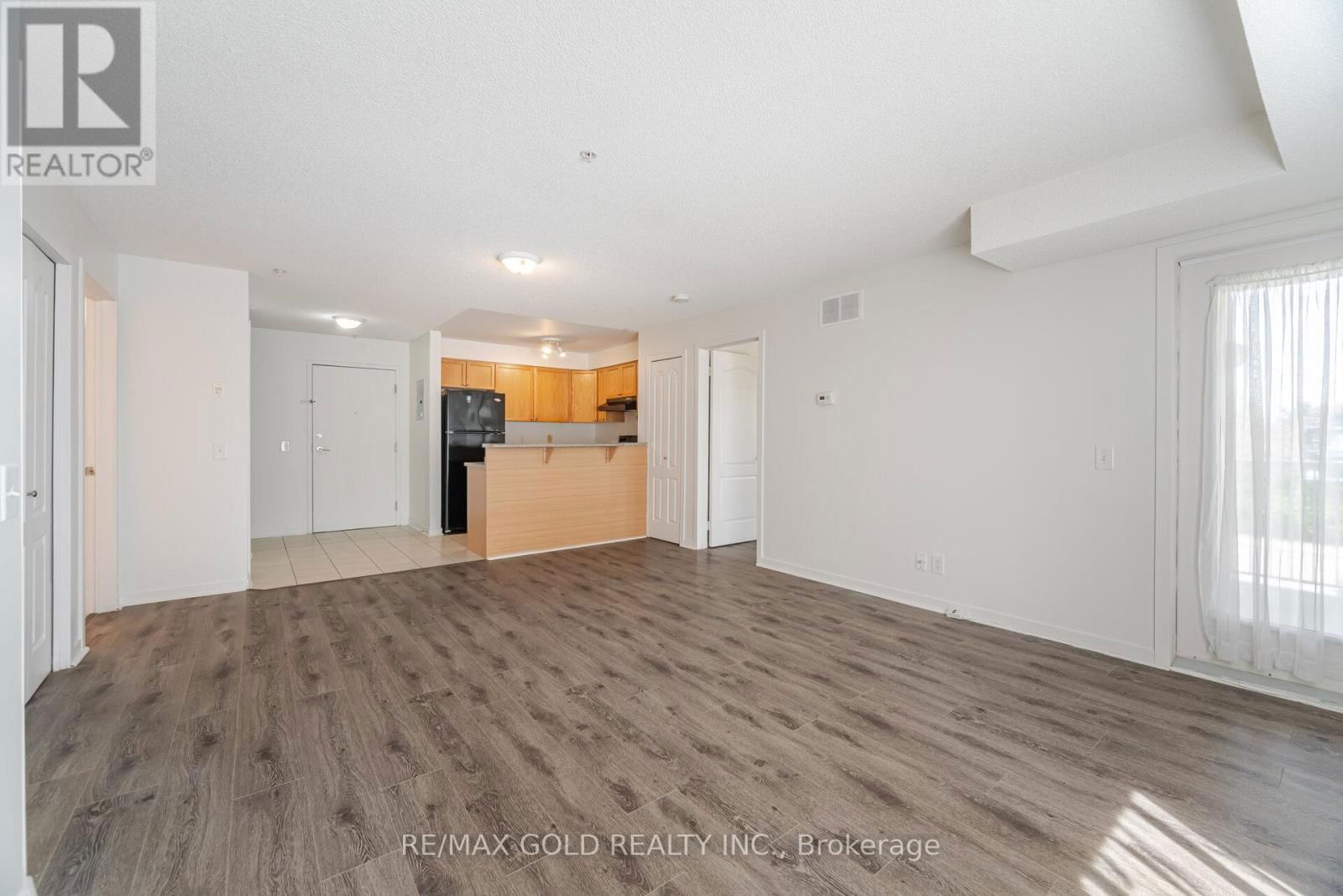 1217 - 8 DAYSPRING CIRCLE Image 21