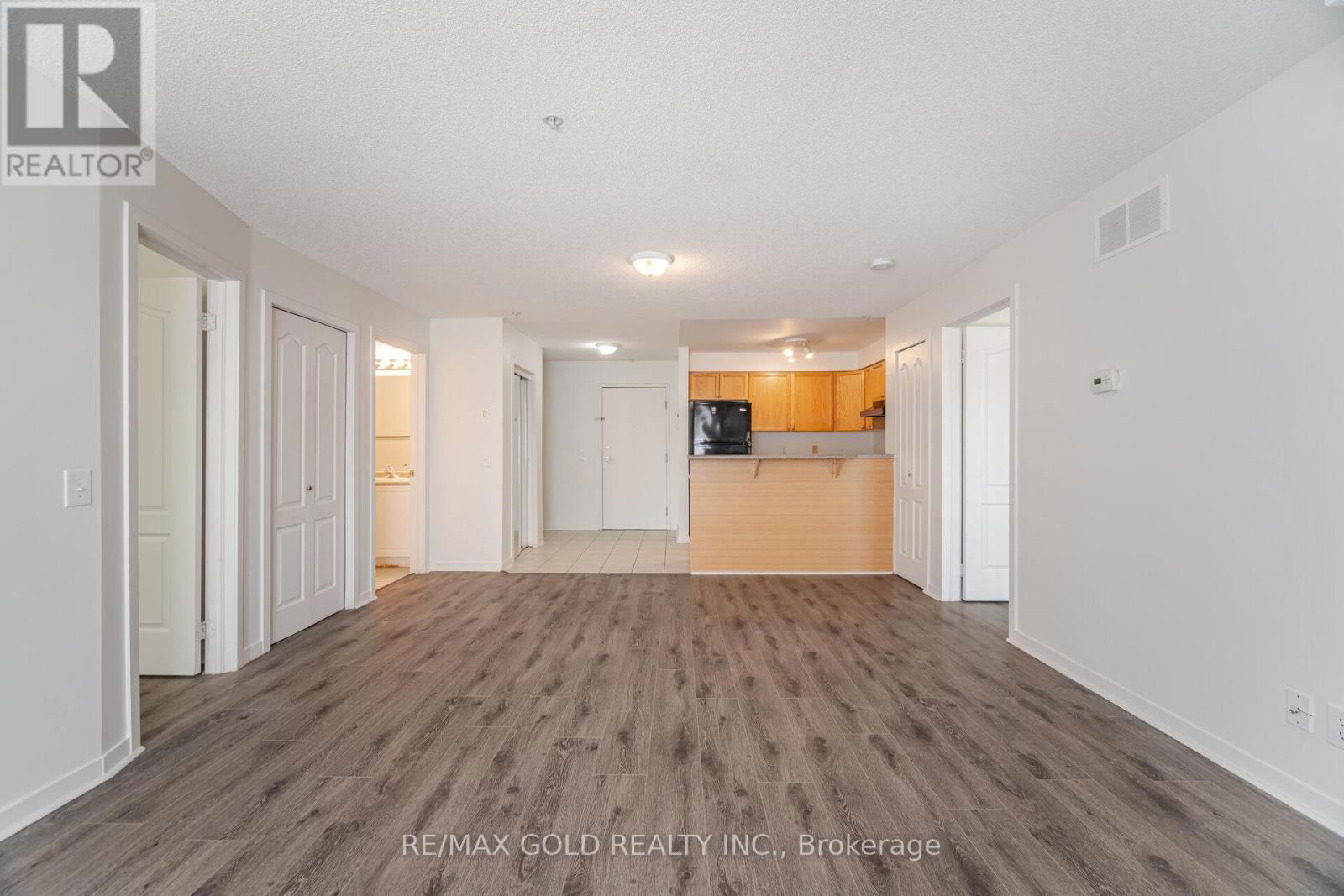 1217 - 8 DAYSPRING CIRCLE Image 22
