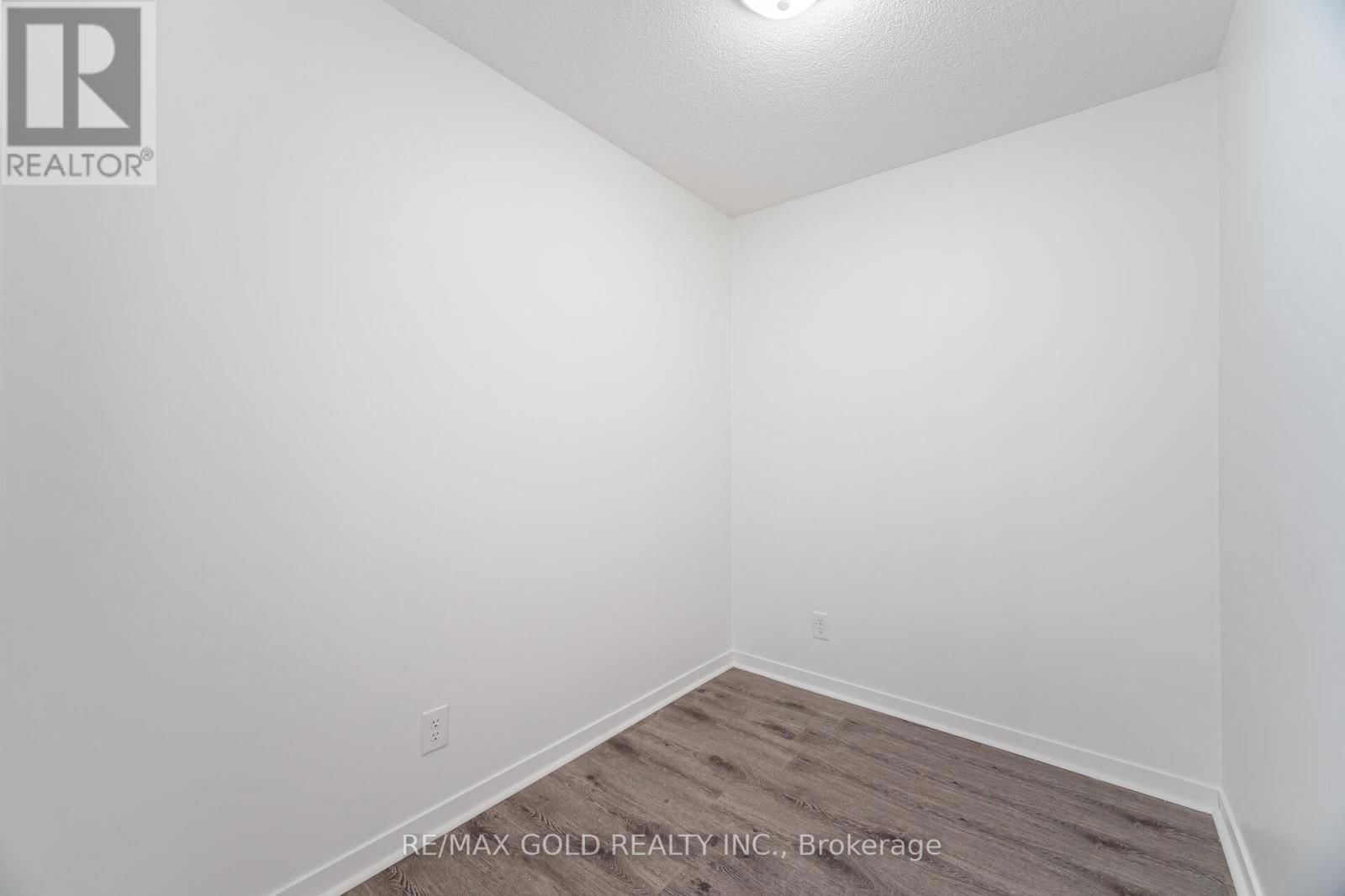 1217 - 8 DAYSPRING CIRCLE Image 23
