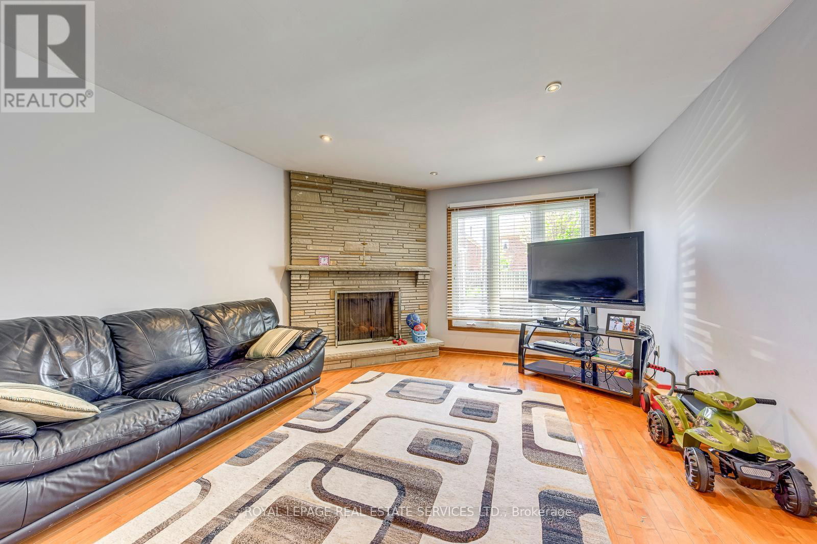 5464 ELGAR COURT Image 44