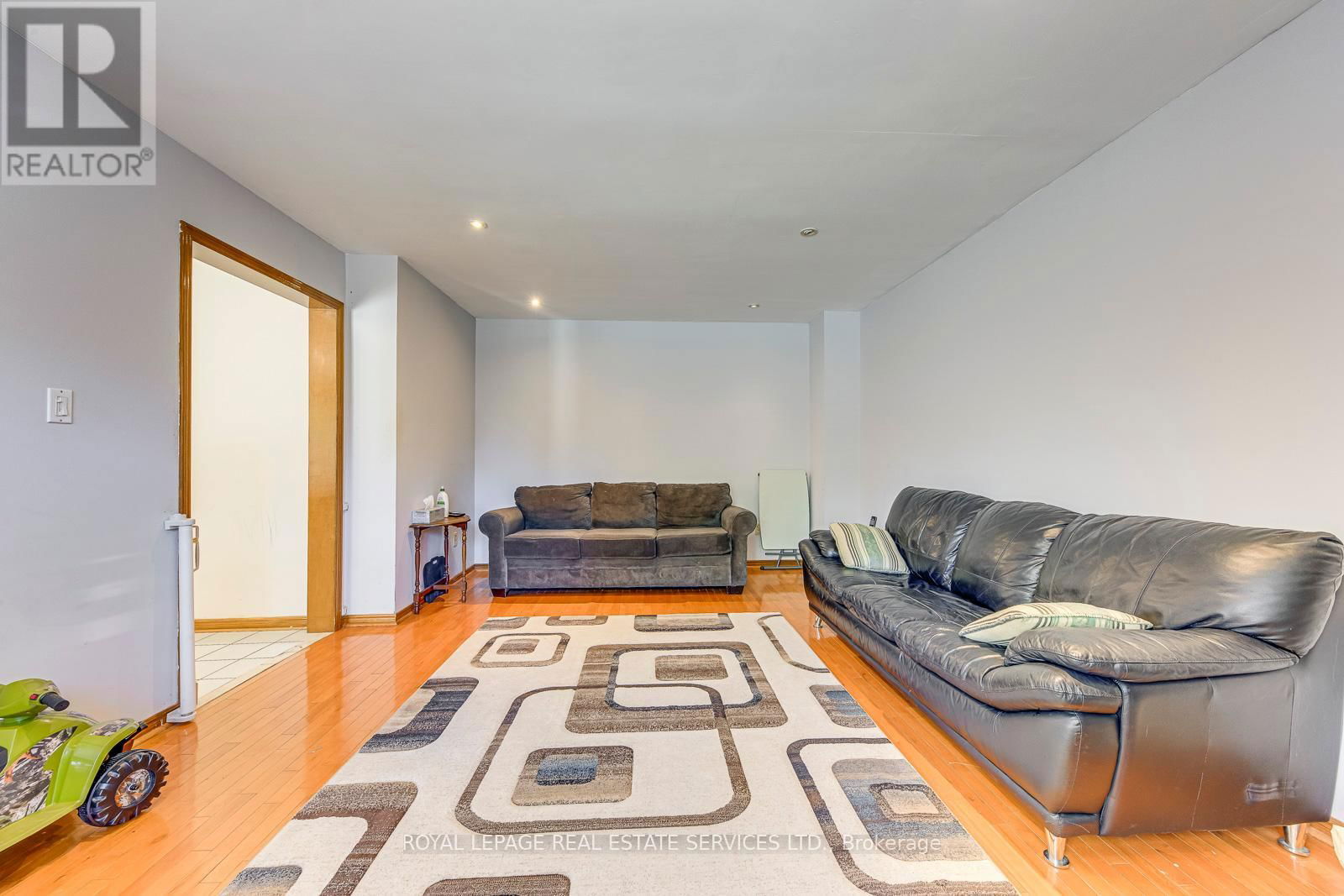5464 ELGAR COURT Image 45