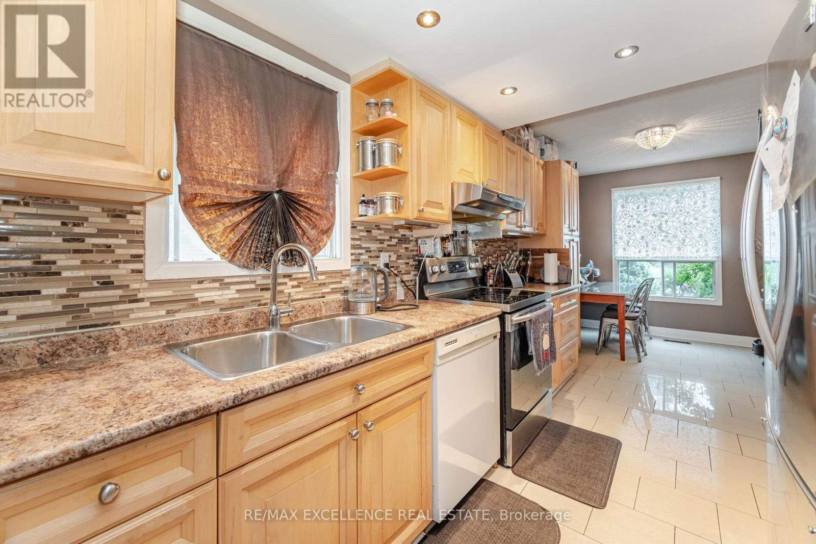 112 ELDERWOOD PLACE Image 9