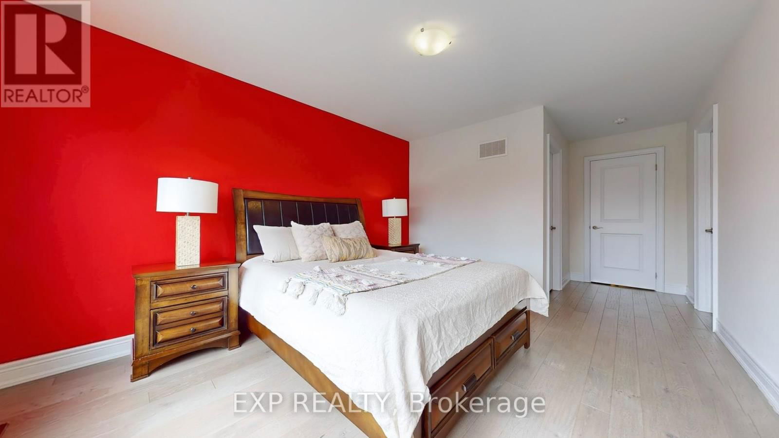 15 FROST STREET Image 27