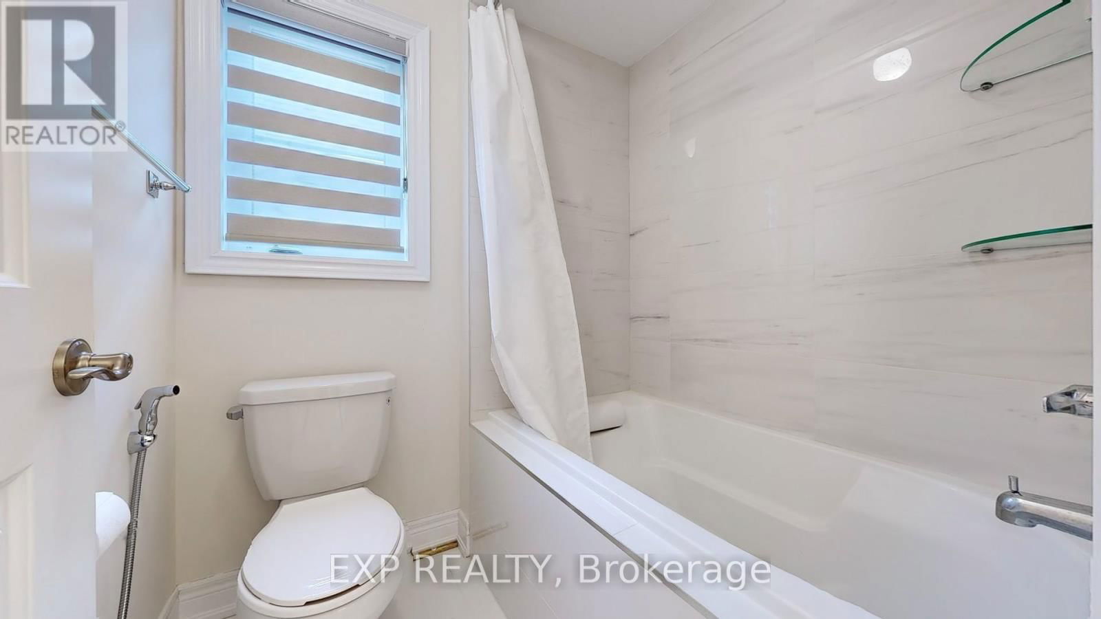 15 FROST STREET Image 38