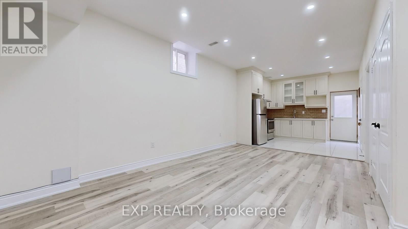 15 FROST STREET Image 41